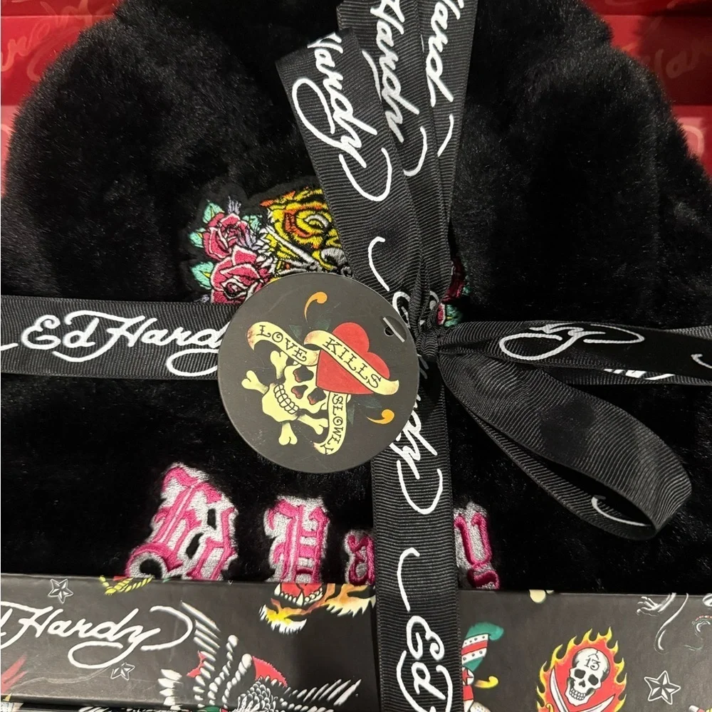 Ed Hardy Black Hat and Glove Gift Set